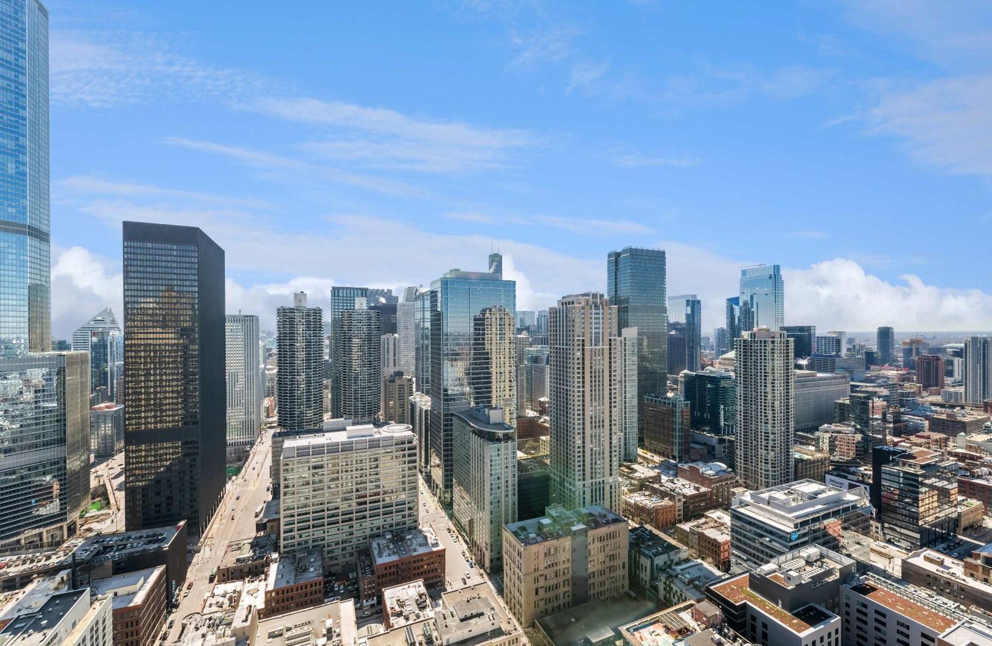 50th Floor Mag Mile Apartment *
