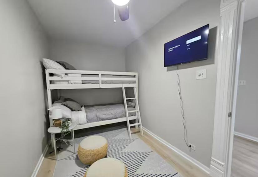Trendy Loft In Southport * Chicago