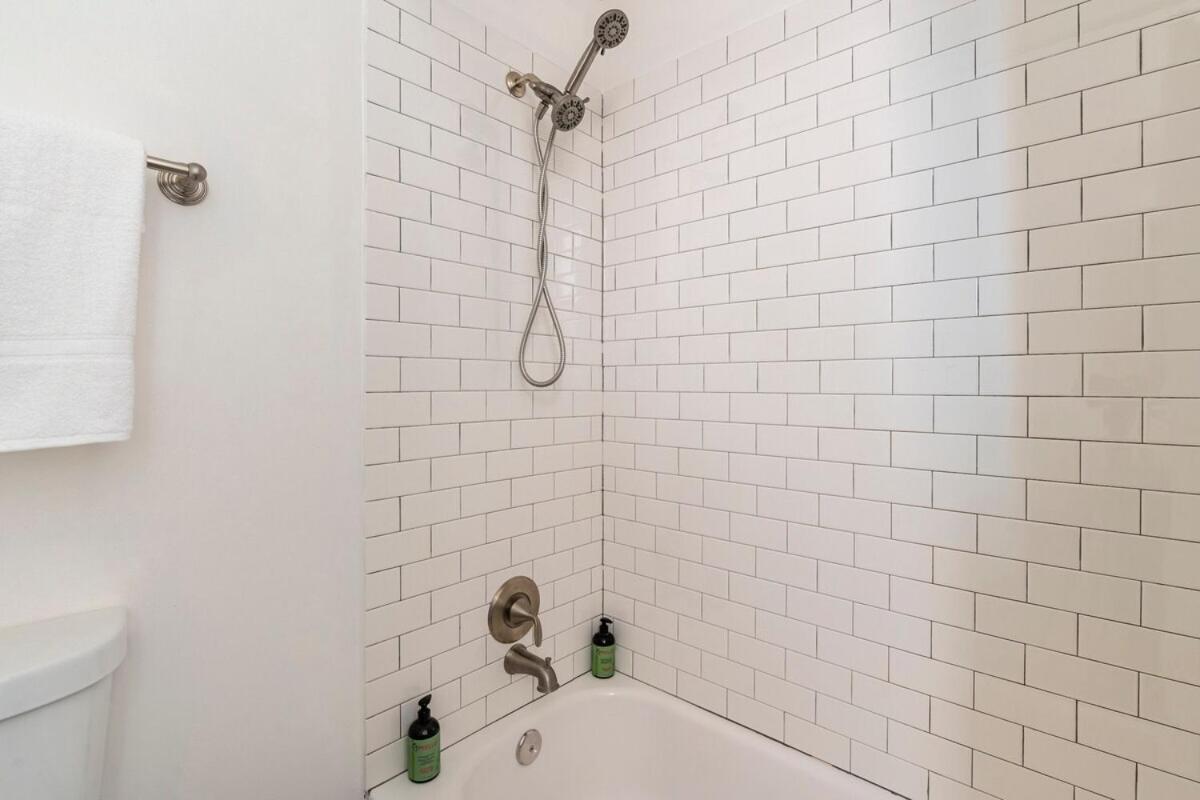 Cozy 2 Bedroom 1 Ba Flat Just 10 Mins From Downtown Appartement *