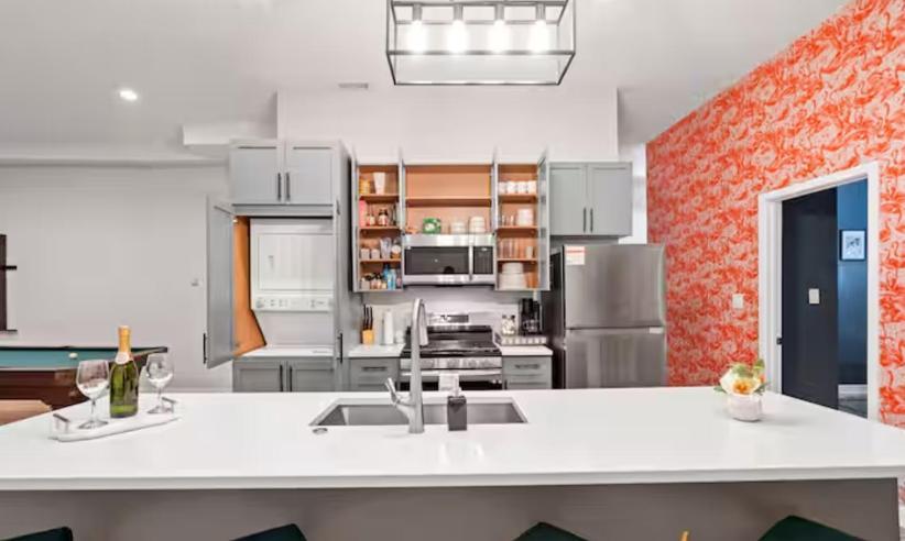 2 Bd 2 Ba Bucktown Safari Flat * Chicago