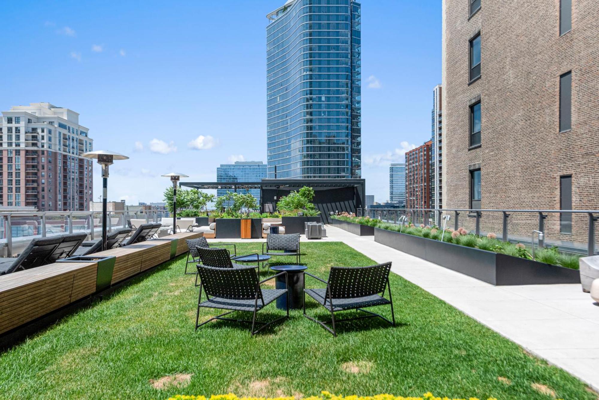 Lux Apts With Views And Amenities * Chicago