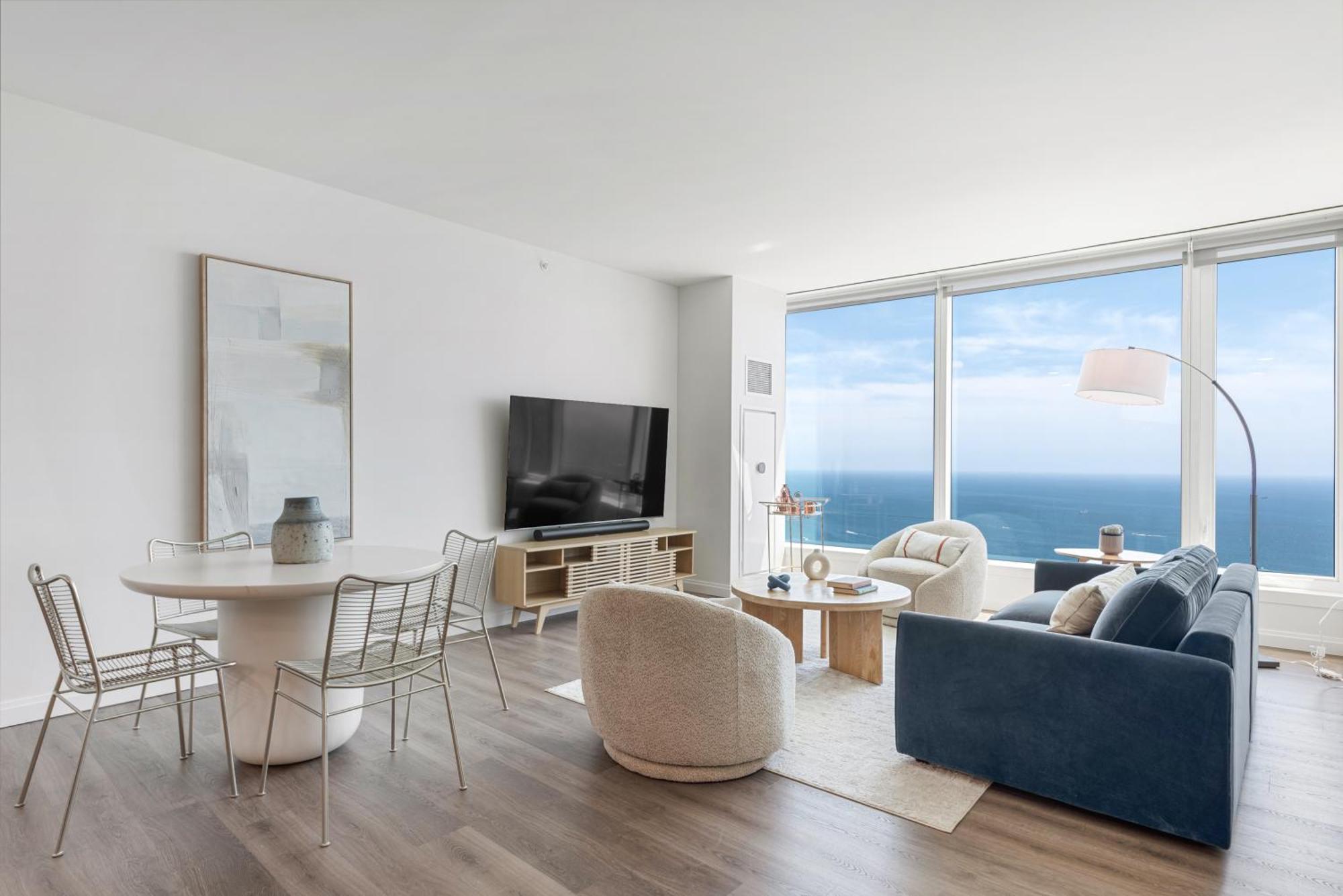 Lux Apts With Views And Amenities Chicago