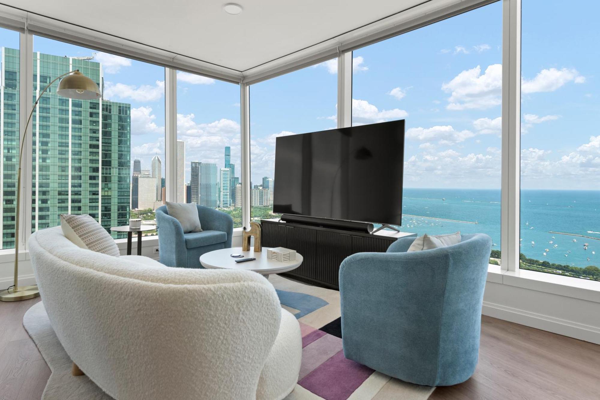 Apartment Lux Apts With Views And Amenities