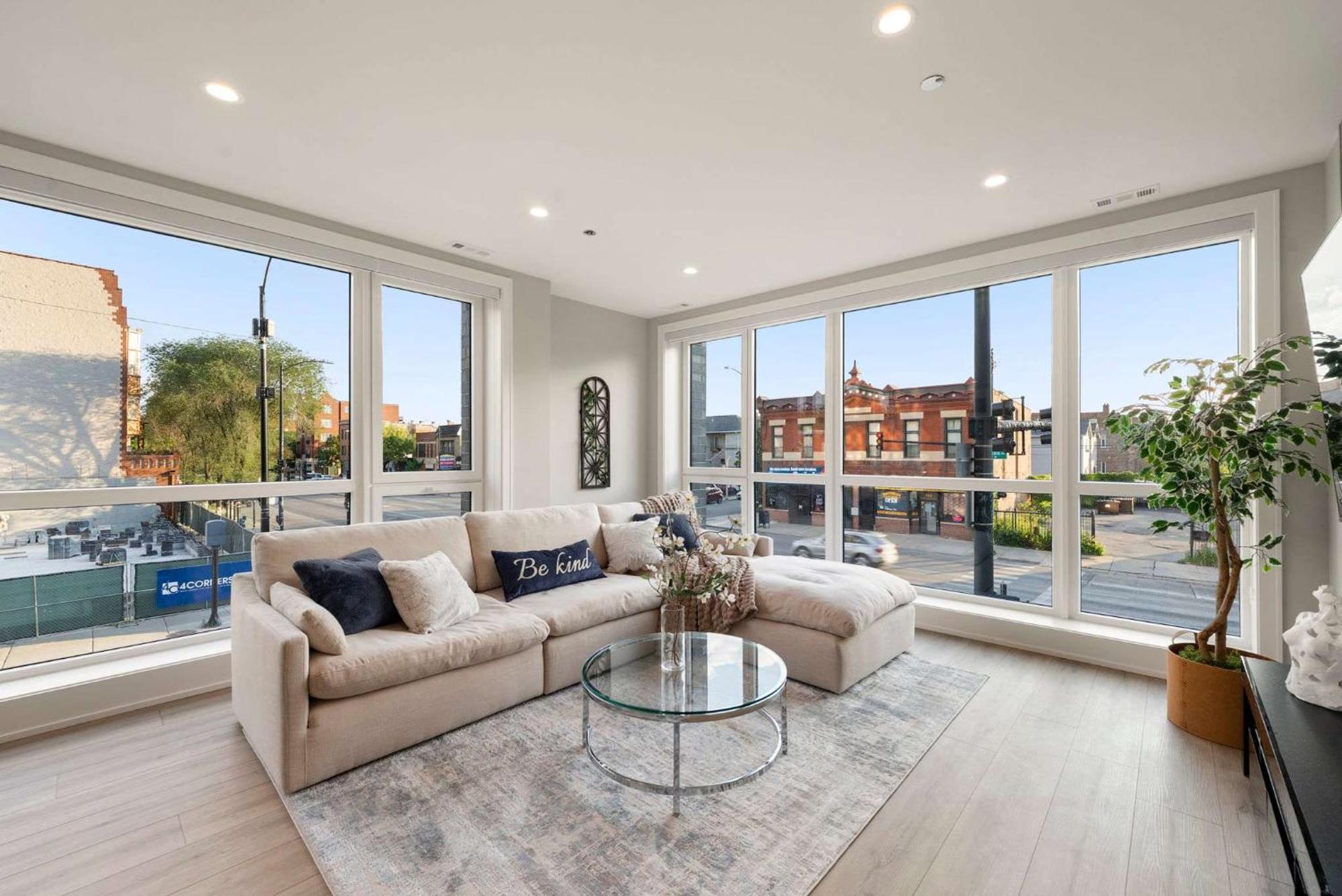Apartment New Build In Pilsen Spacious 2 Bed 2 Bath Unit