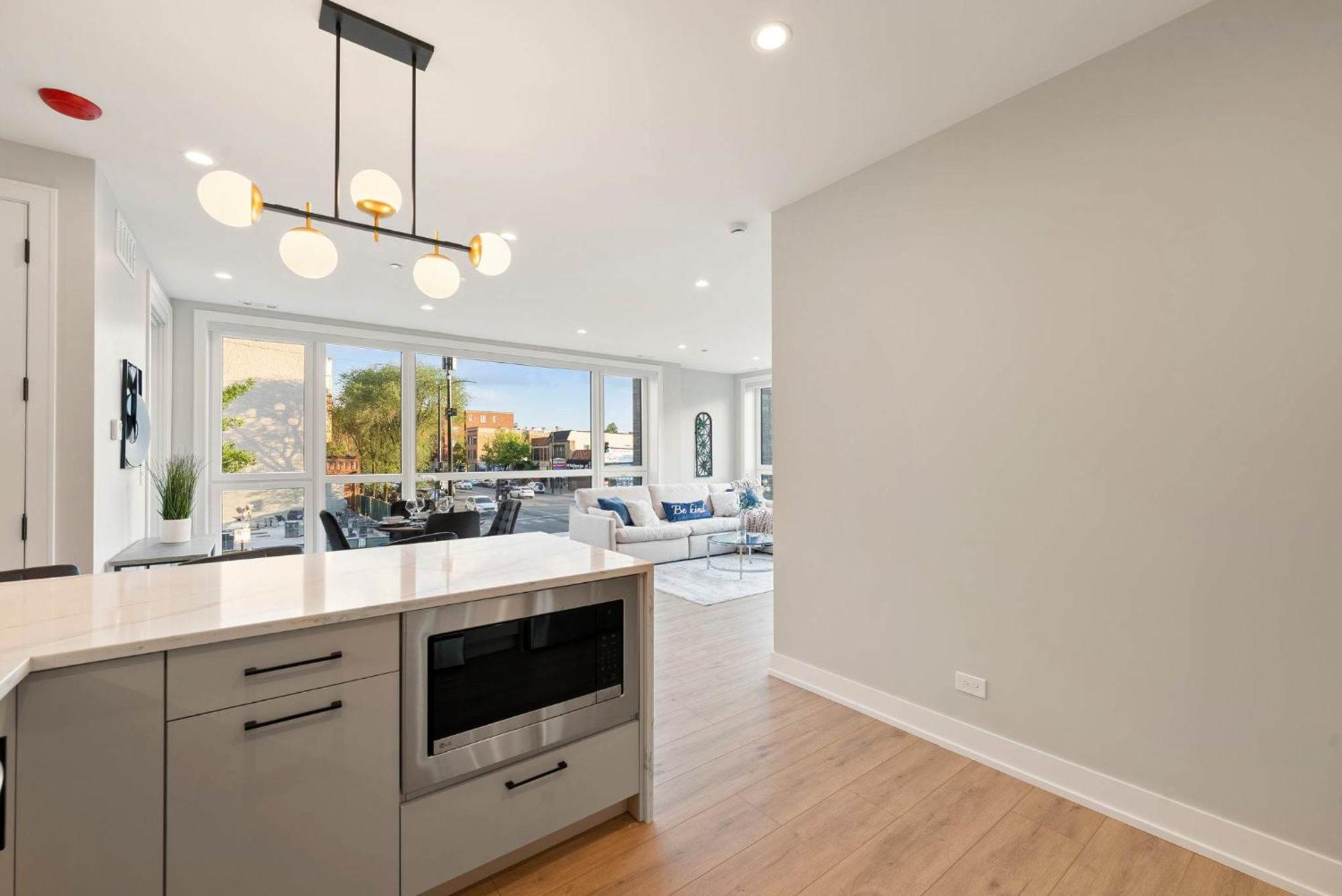 New Build In Pilsen Spacious 2 Bed 2 Bath Unit *