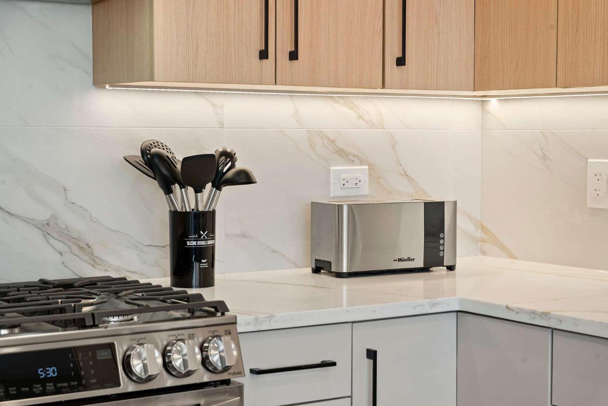 New Build In Pilsen Spacious 2 Bed 2 Bath Unit Apartment