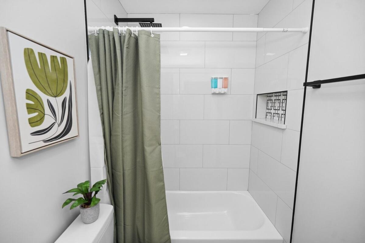 Cozy 3br Retreat Sleeps 8 With Free Parking Near Of Illinois Chicago, Medical District & West Loop