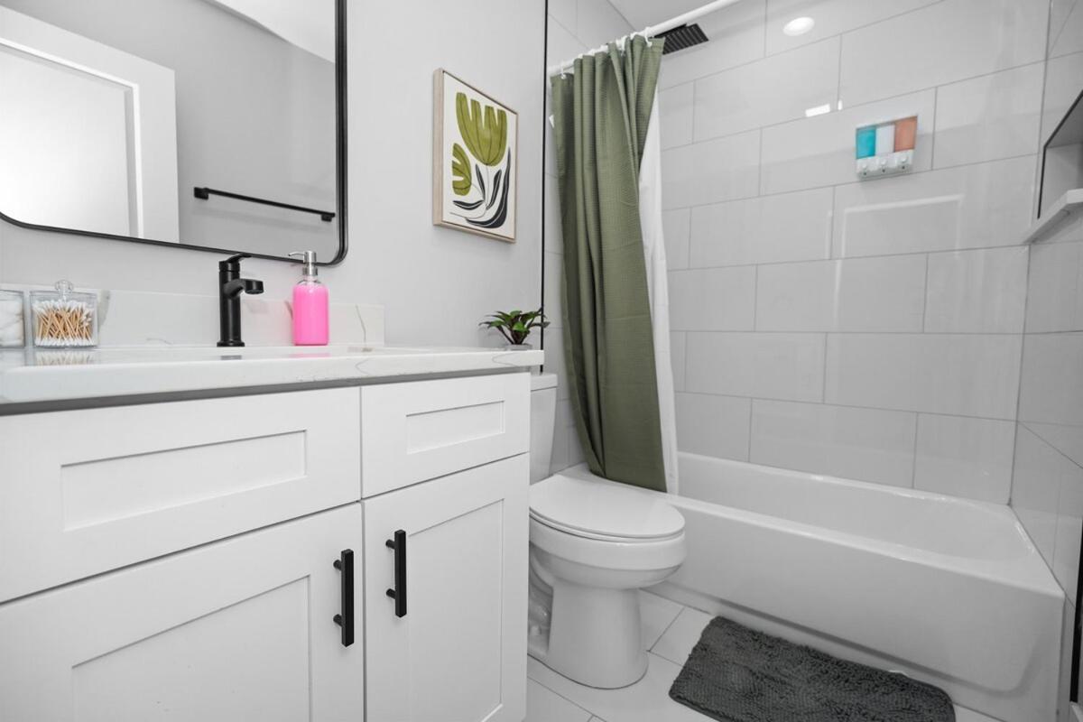 Cozy 3br Retreat Sleeps 8 With Free Parking Near Of Illinois Chicago, Medical District & West Loop