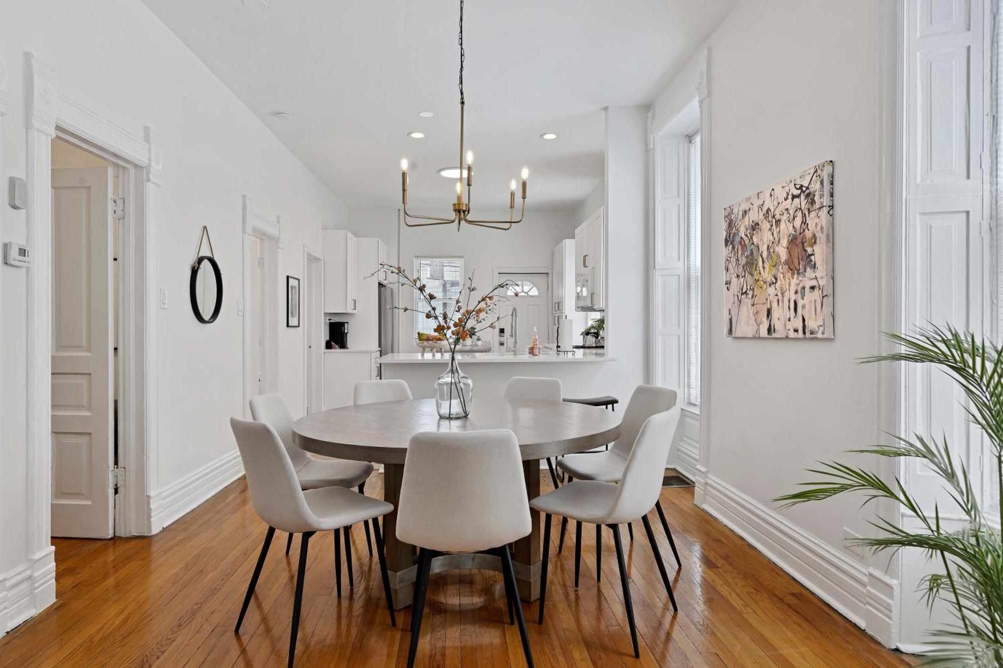 Newly Updated Vintage 6 Bedroom Single Family Home Holiday home *