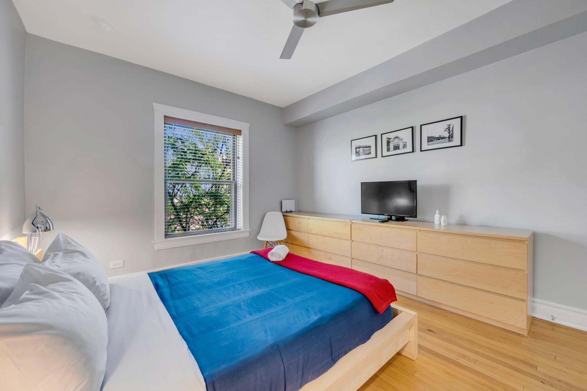 Apartment Steps To The Lakefront! Uptown Beauty Is Everything Need For A Perfect Getaway Chicago