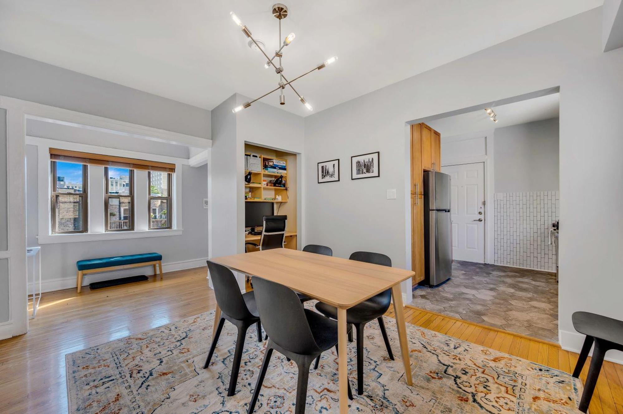 Apartment Steps To The Lakefront! Uptown Beauty Is Everything Need For A Perfect Getaway Chicago