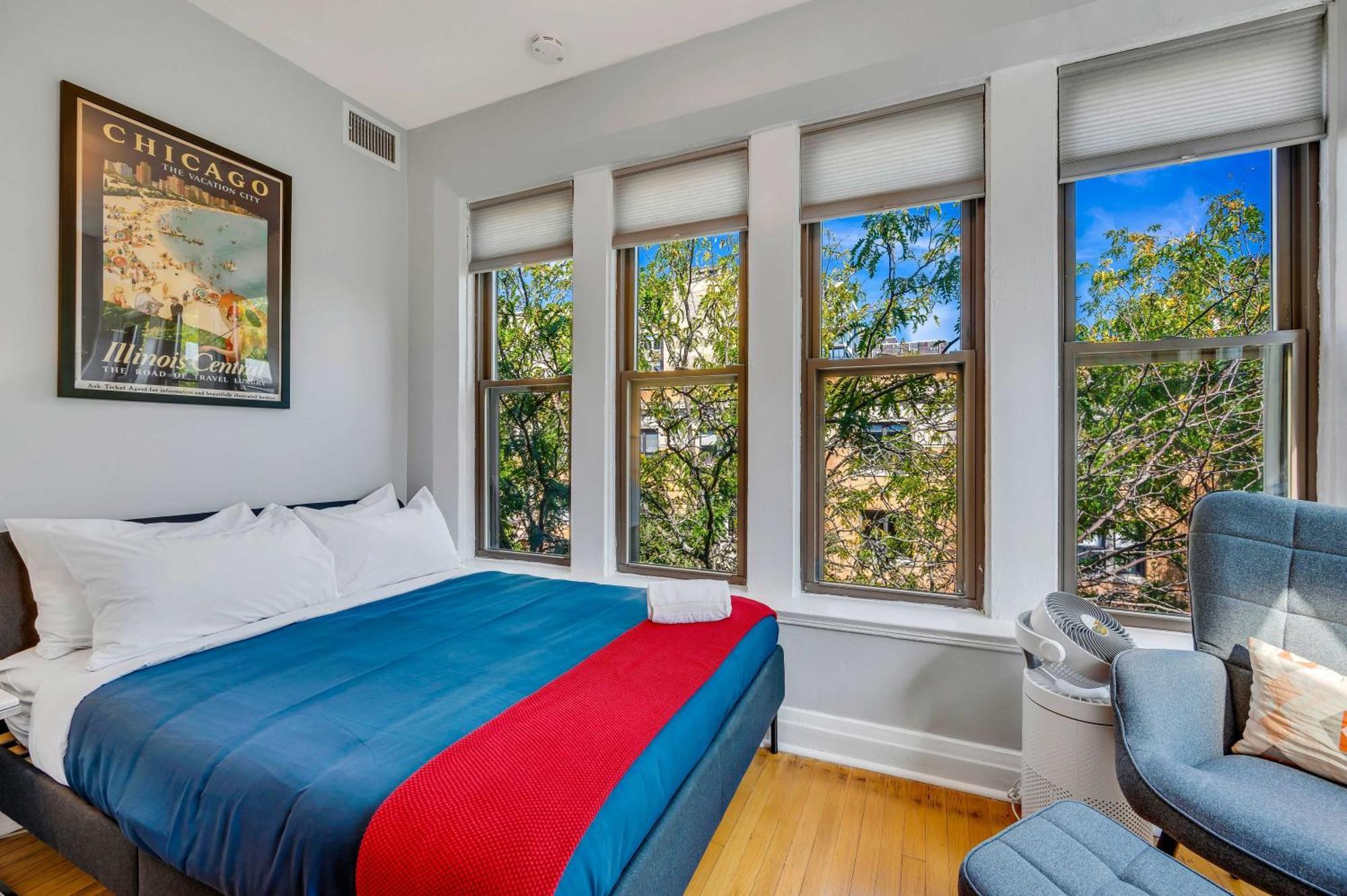 Steps To The Lakefront! Uptown Beauty Is Everything Need For A Perfect Getaway