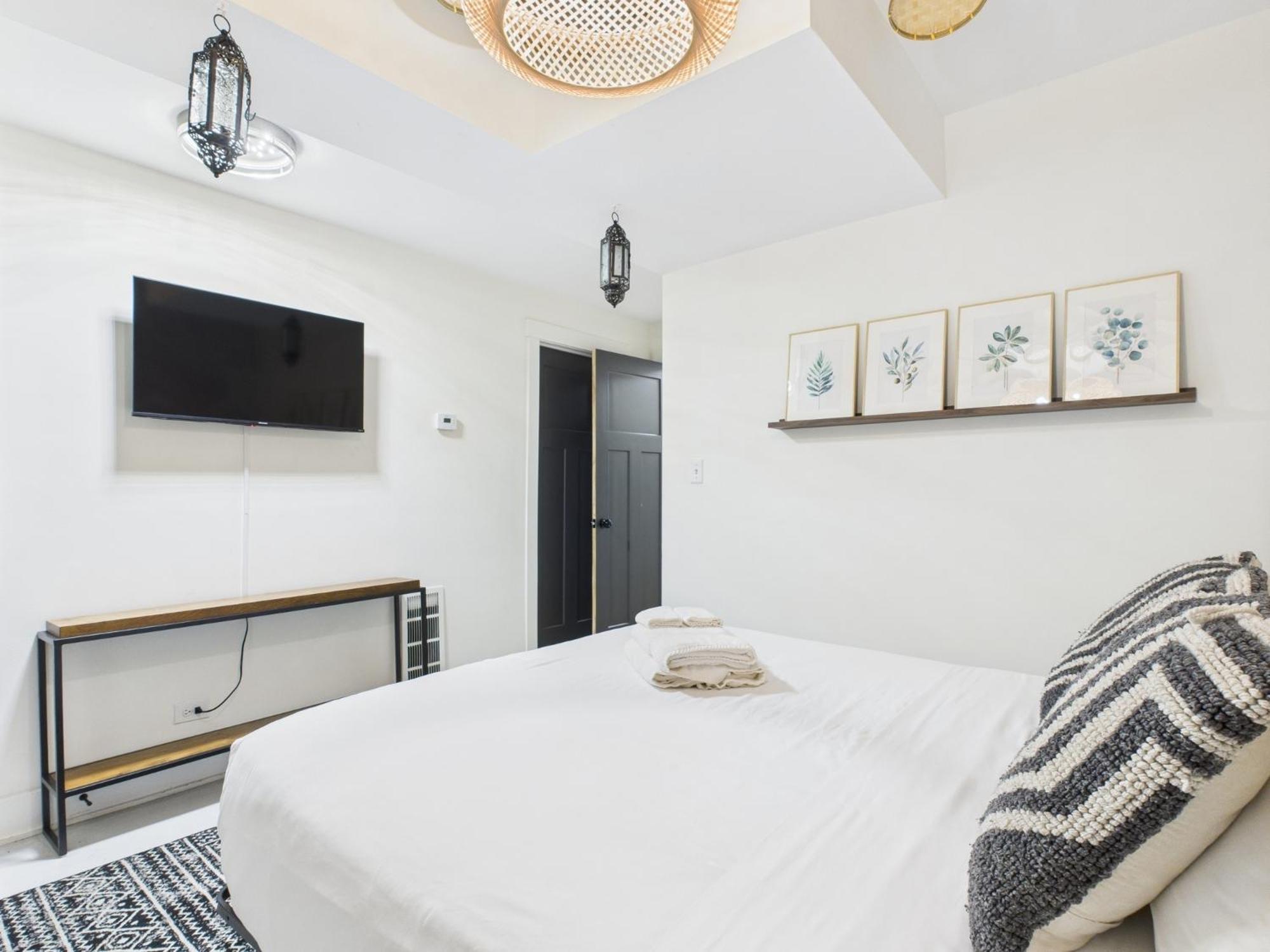 Charming Getaway With Patio *