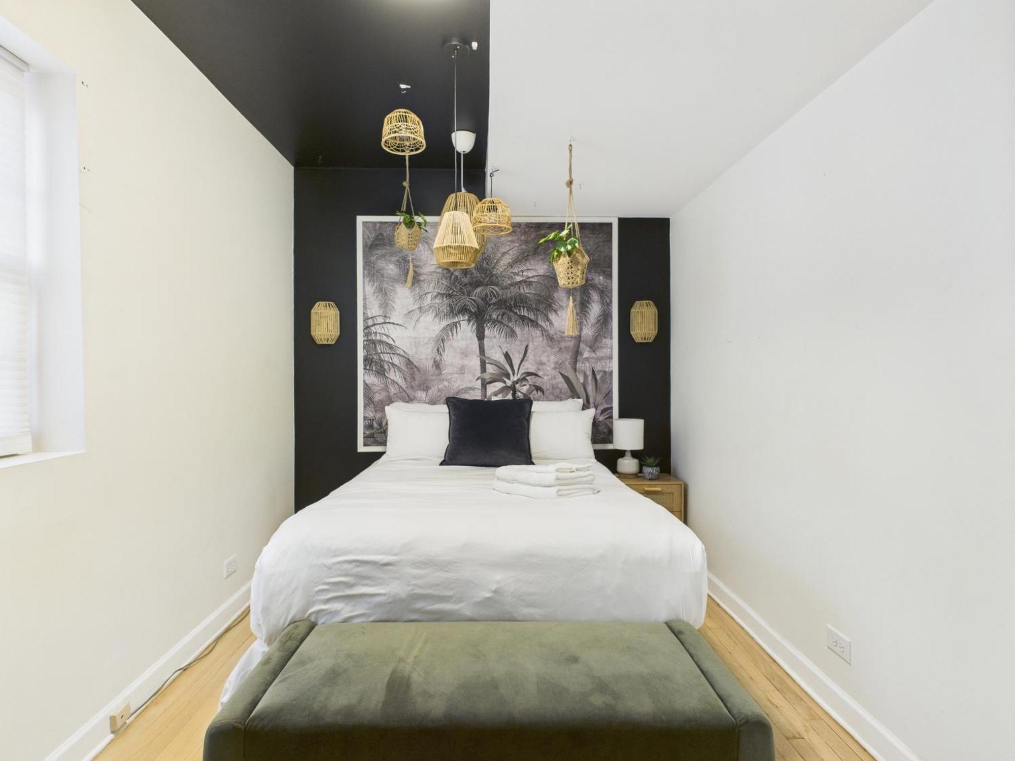 Charming Getaway With Patio Chicago