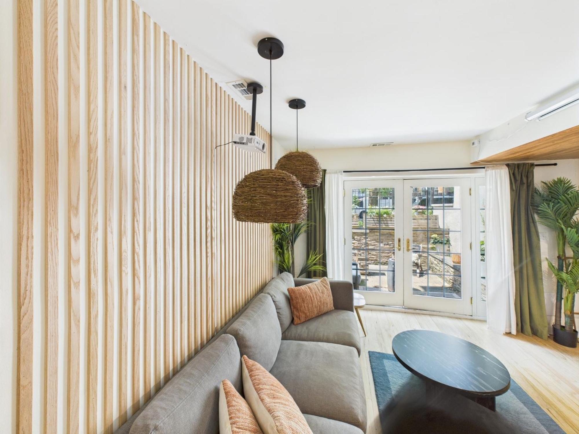 Charming Getaway With Patio Apartment Chicago