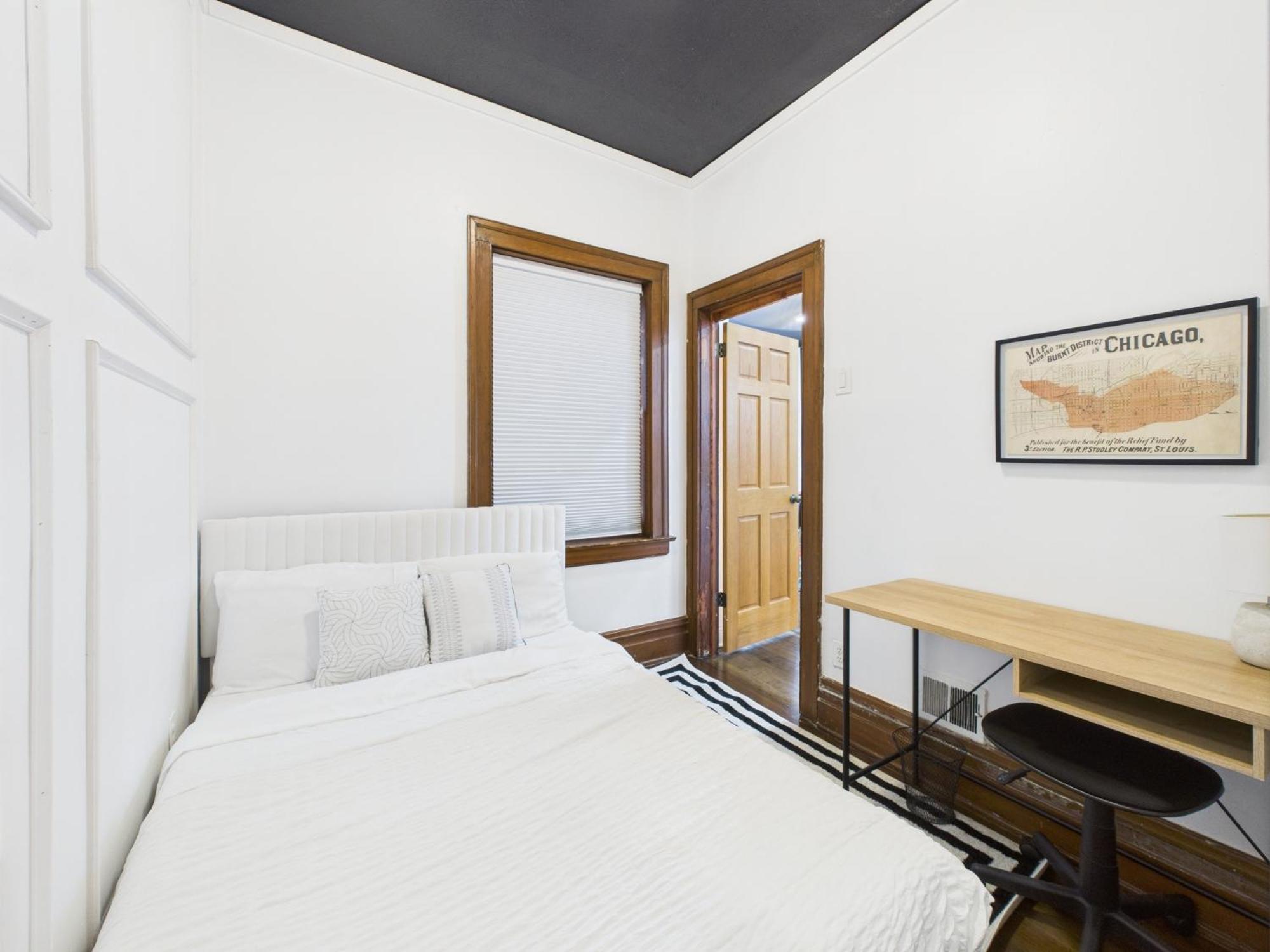 Wrigleyville Gem With Hidden Bar & Vintage Charm Chicago