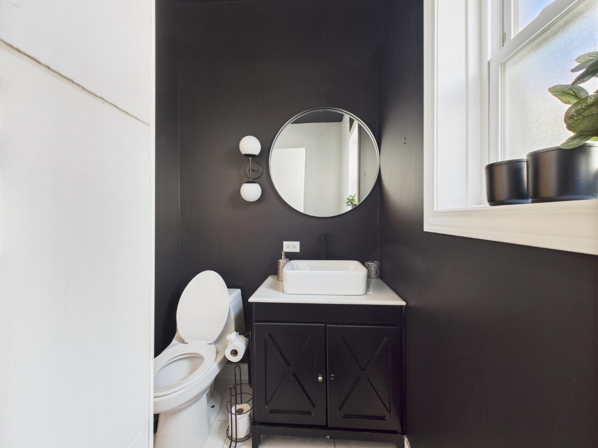 Wrigleyville Gem With Hidden Bar & Vintage Charm *