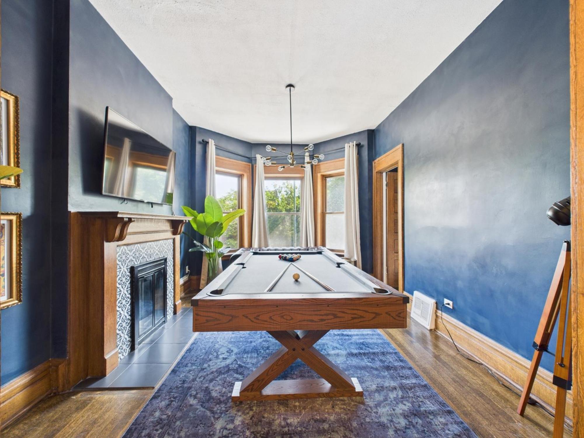 Wrigleyville Gem With Hidden Bar & Vintage Charm *