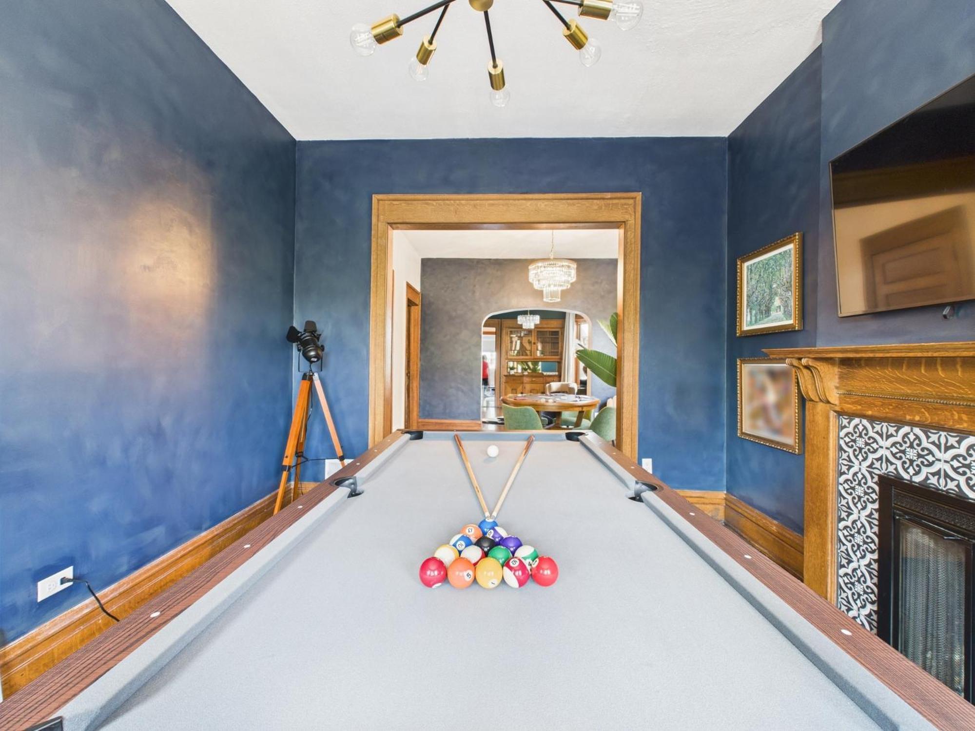 Wrigleyville Gem With Hidden Bar & Vintage Charm Apartment