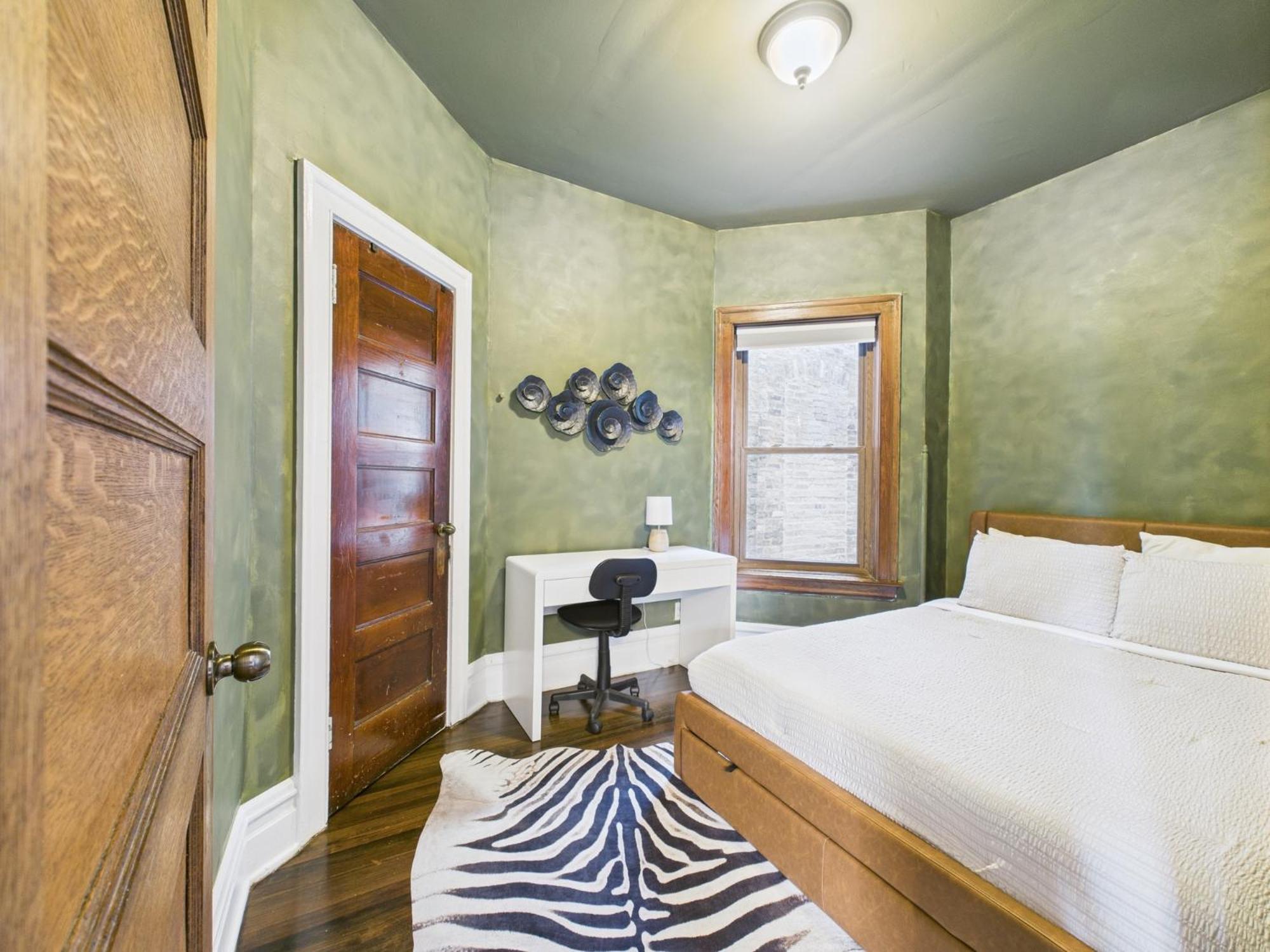 Wrigleyville Gem With Hidden Bar & Vintage Charm
