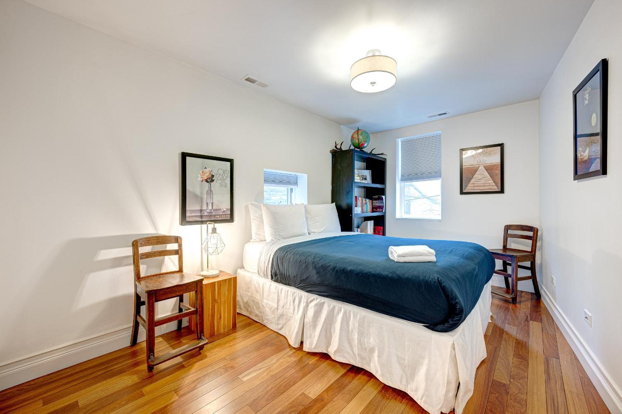 Large With Outdoor Deck In Historic District Chicago