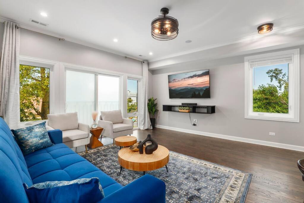 Luxhome 8 Mins Downtown * Chicago