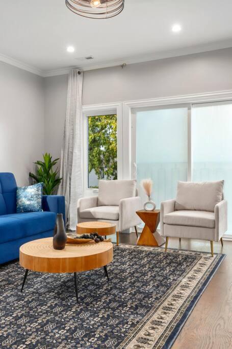 Luxhome 8 Mins Downtown Apartment