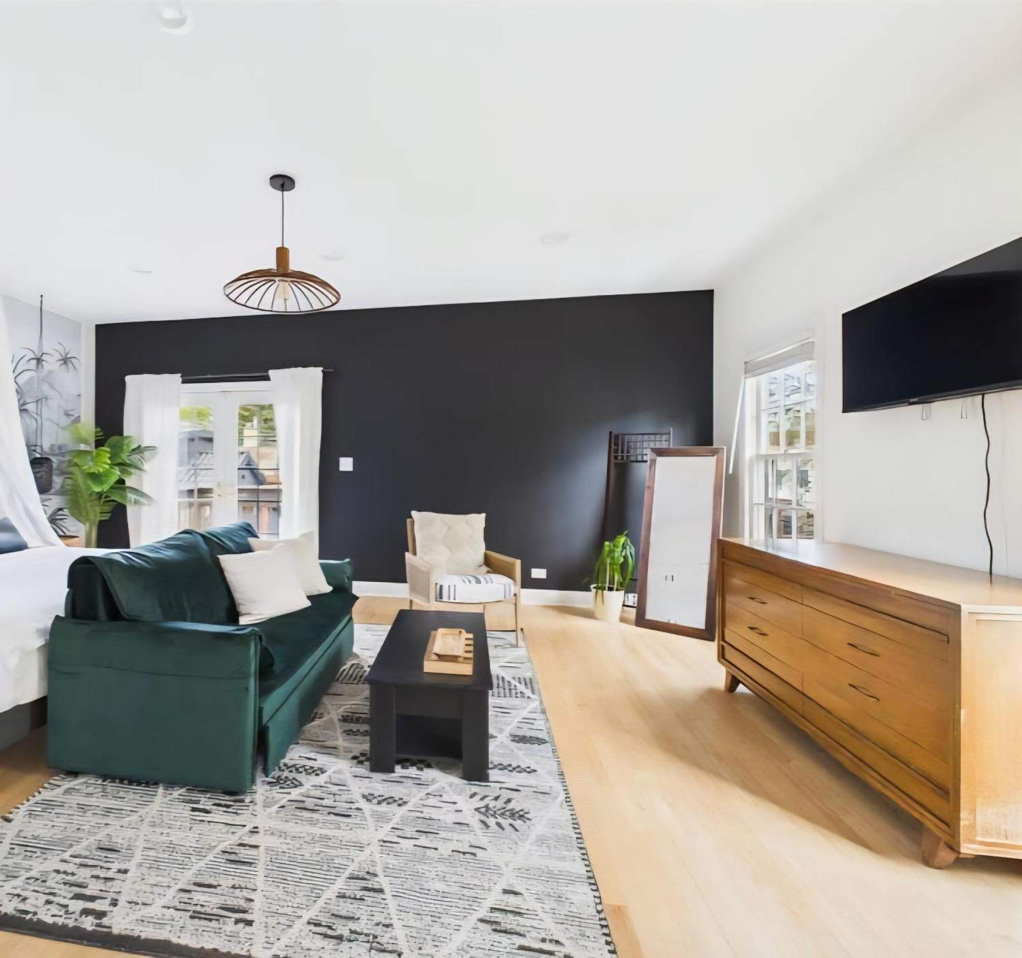 Spacious 4br With Outdoor Oasis