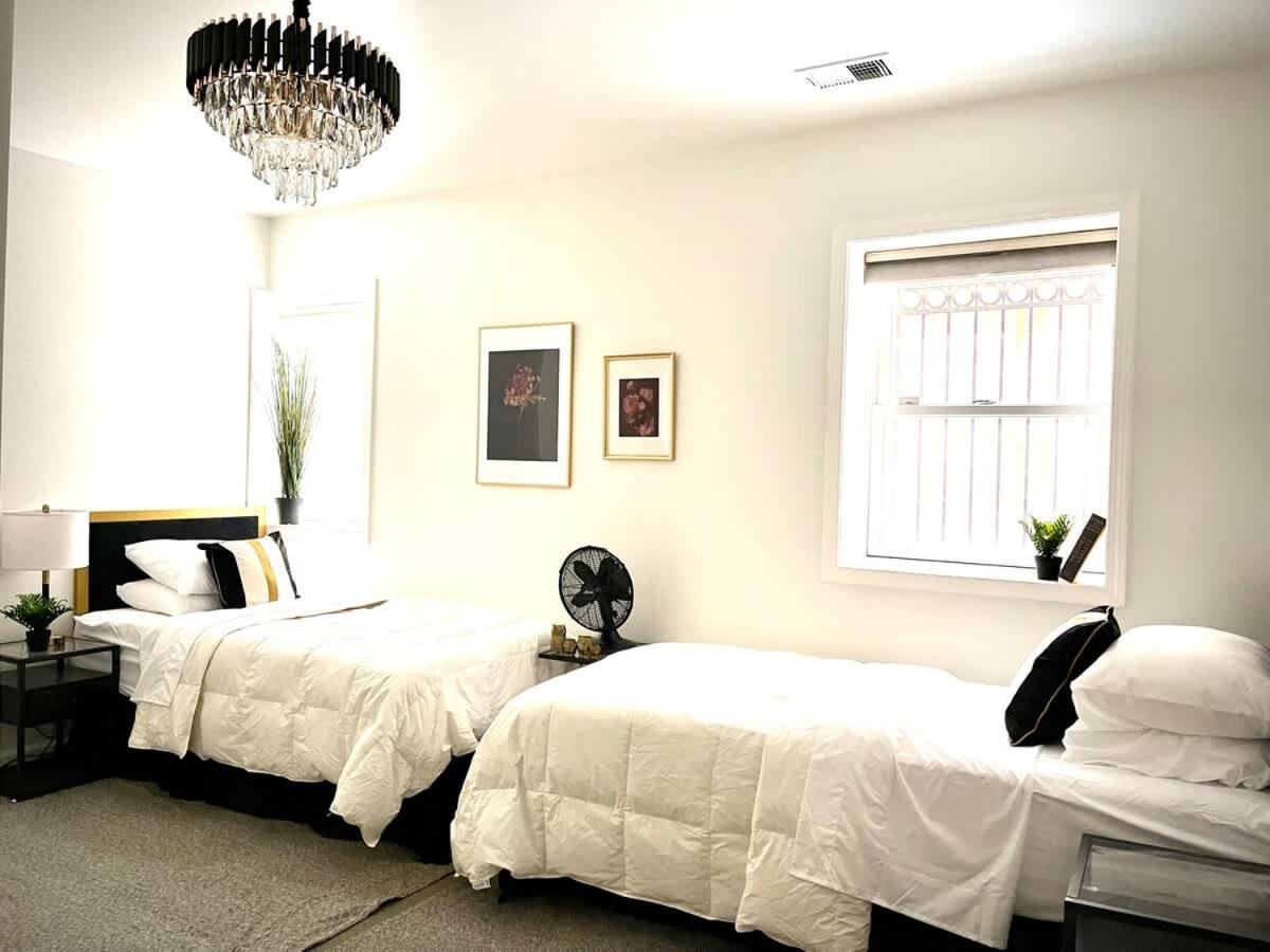 Cozy Wicker Park With Movie Chicago