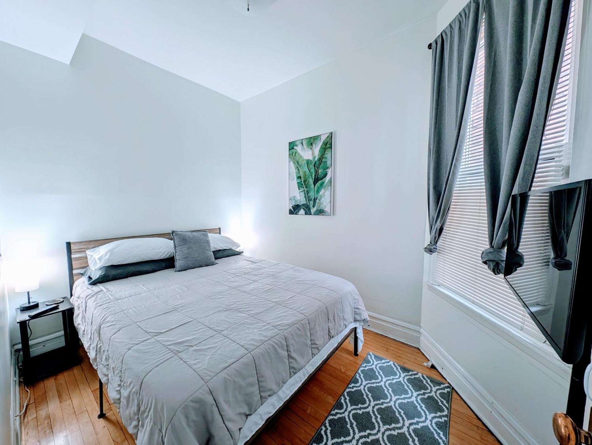 The Roscoe Village Apartment