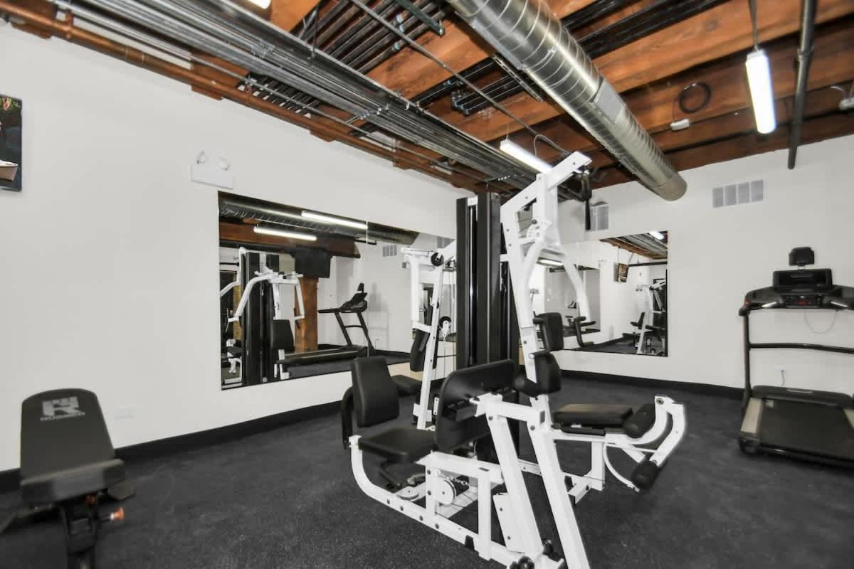 River North Private Balcony With In And Out Parking *