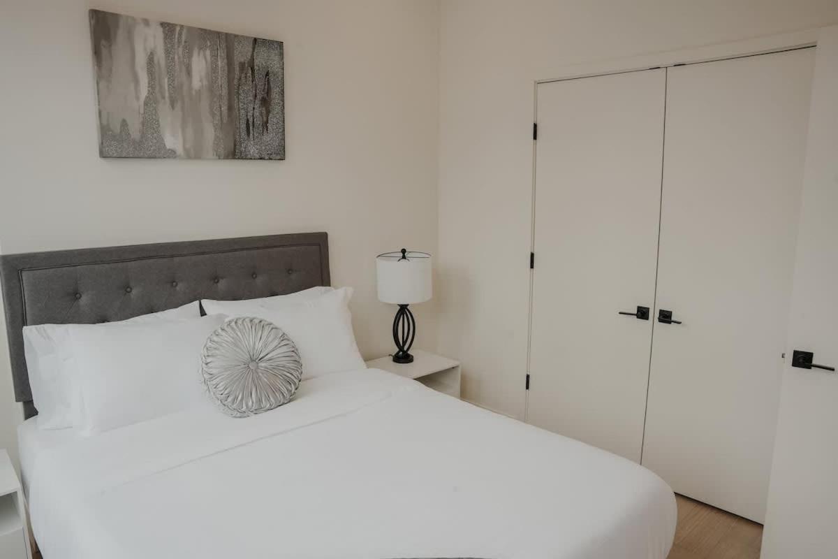 River North Private Balcony With In And Out Parking Chicago