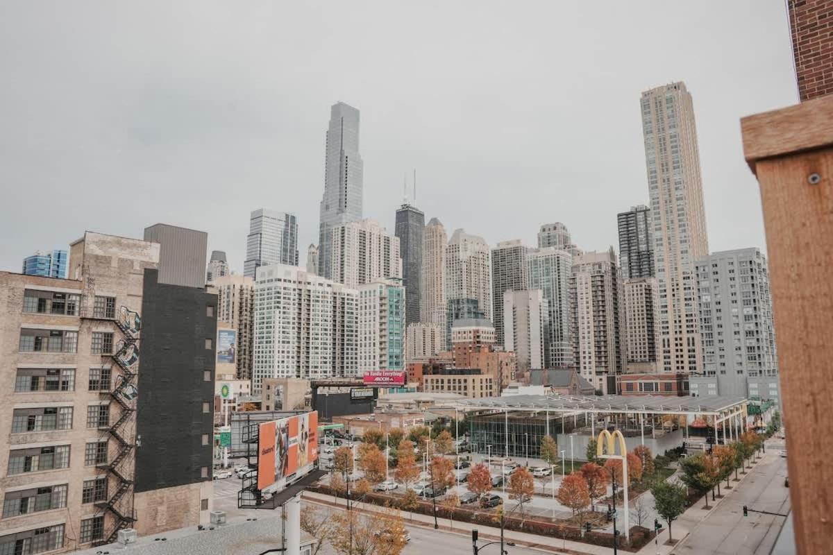 River North Private Balcony With In And Out Parking Apartment