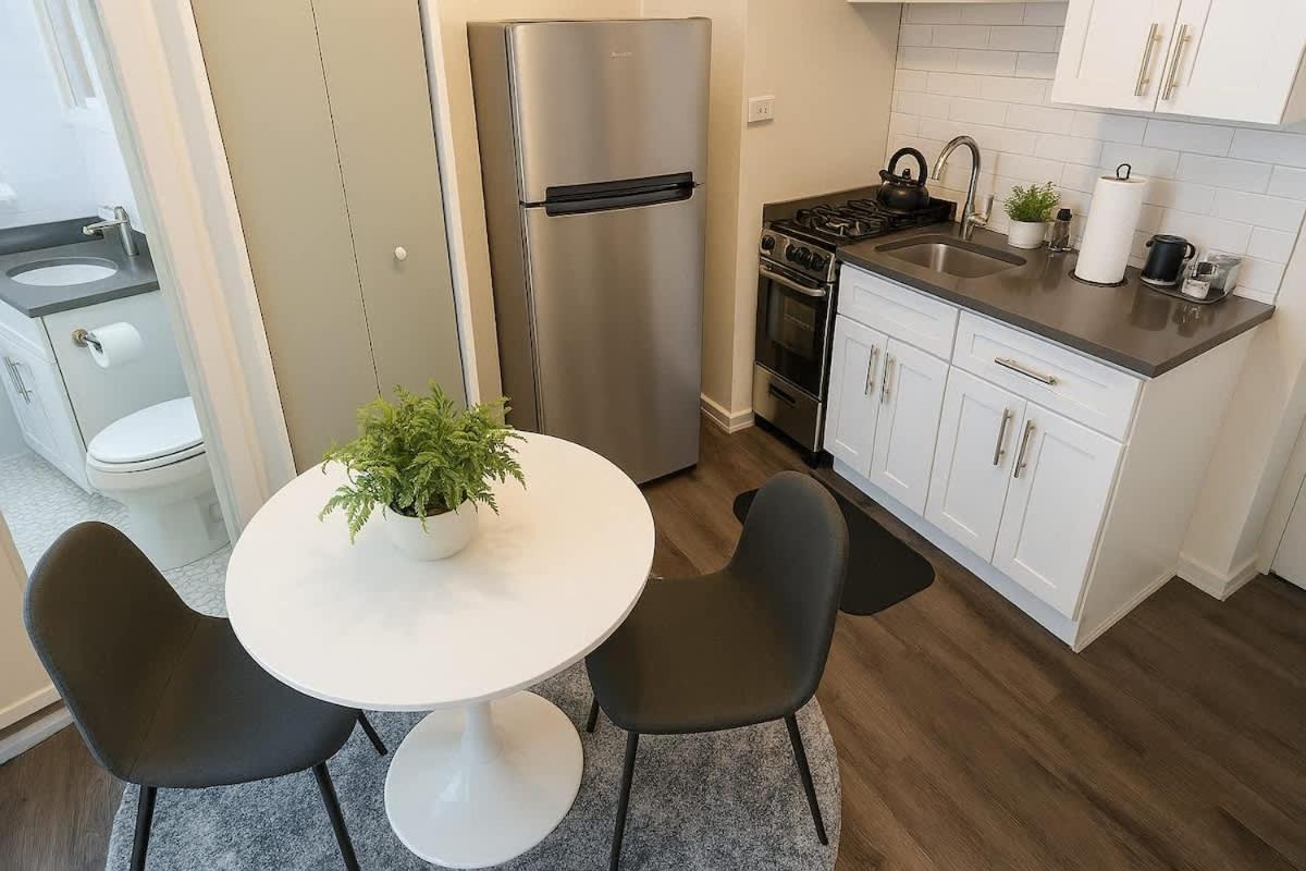 Apartment Trendy In Vibrant Area - Bs007