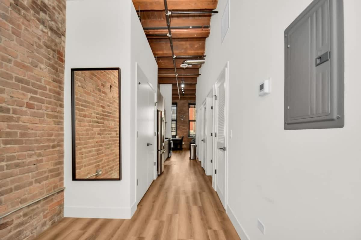 River North Rooftop With In And Out Parking 1 Apartment *