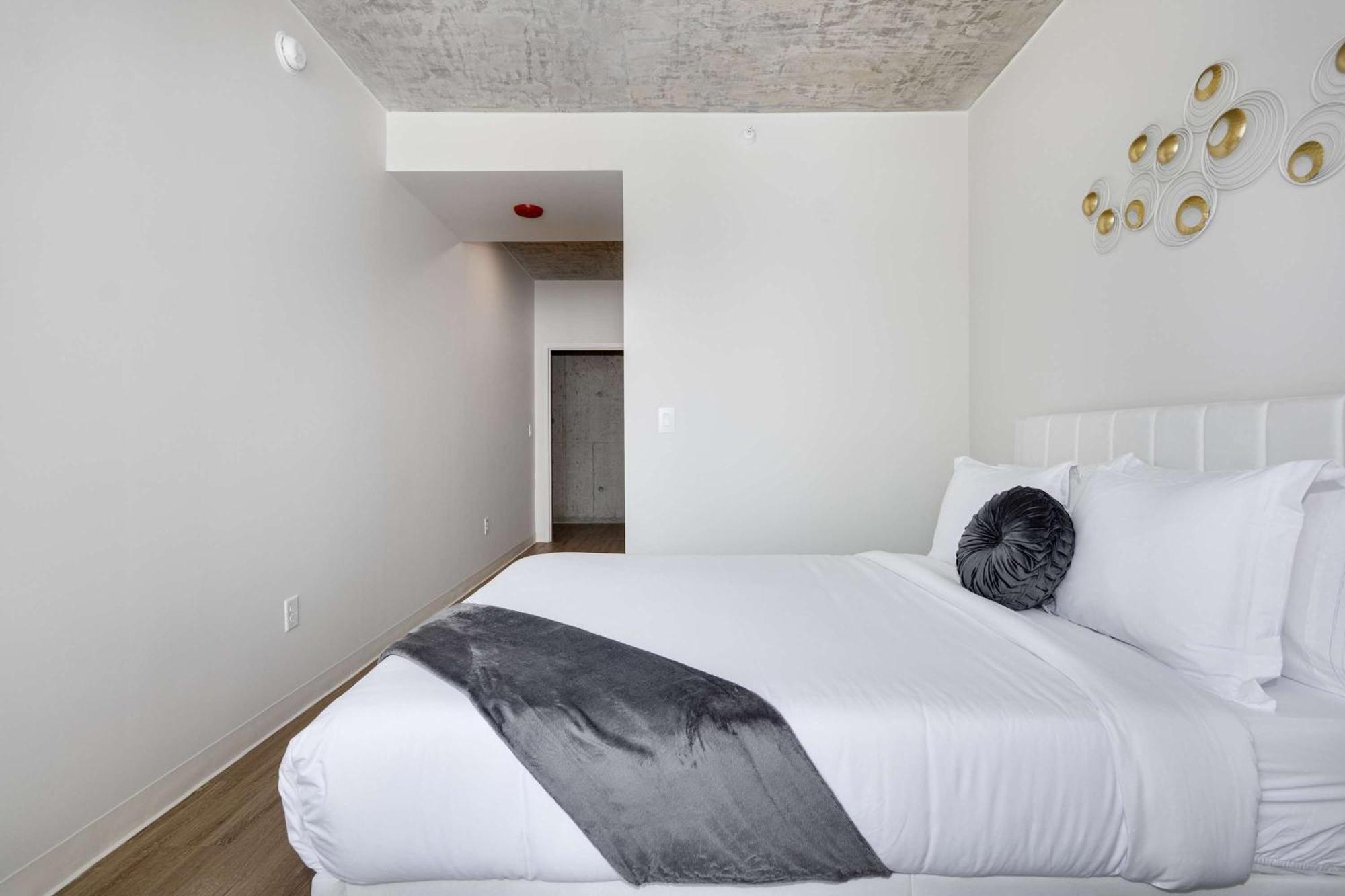 Apartment South Loop Rooftop With In And Out Parking 2 *