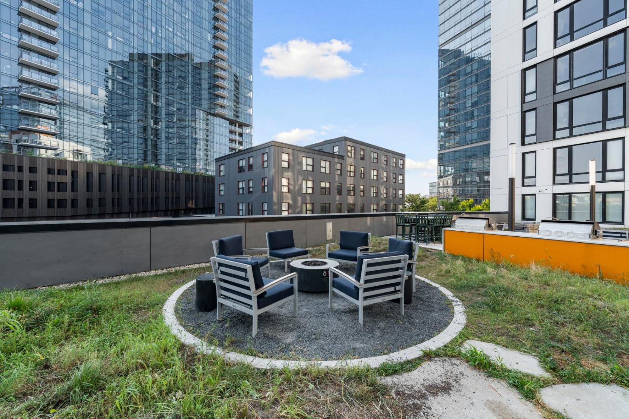 Family-sized 4br Luxury In Downtown Hotel Chicago