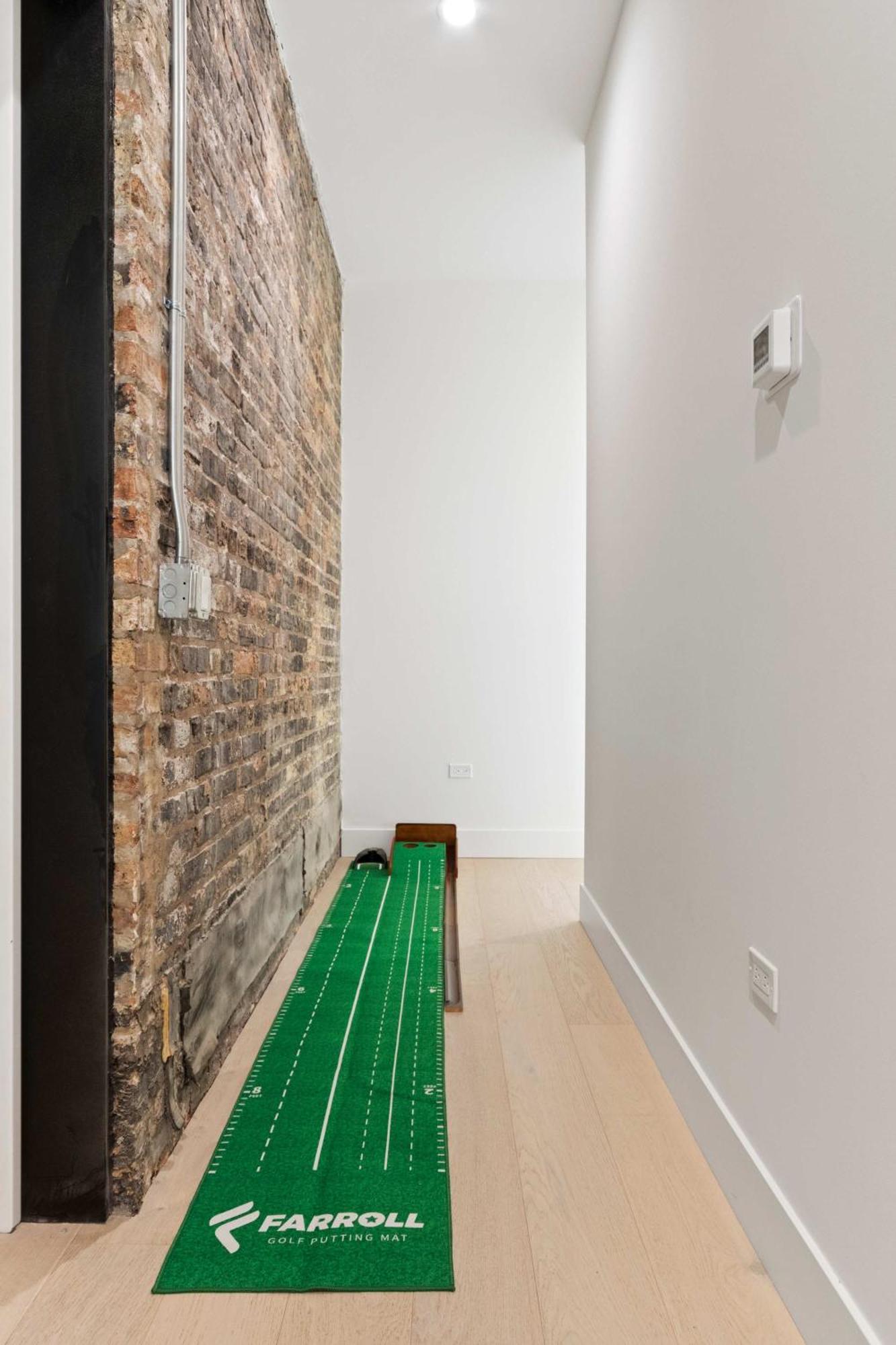 River North Private Deck With In And Out Parking Apartment