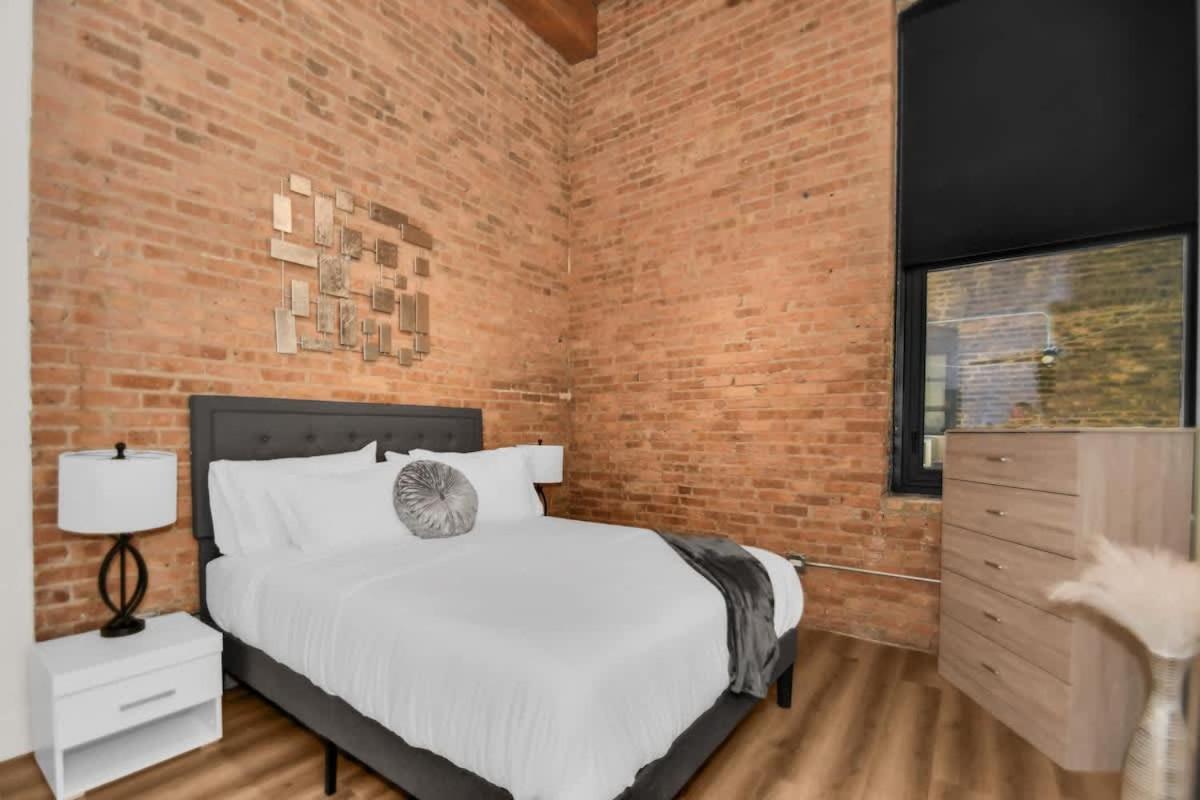 River North Rooftop With In And Out Parking 3 Apartment *