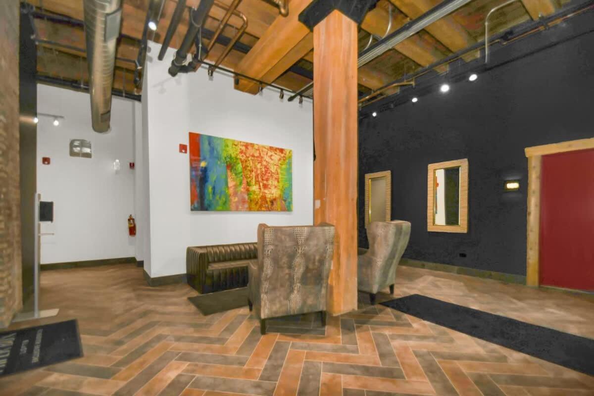 River North Rooftop With In And Out Parking 3 *