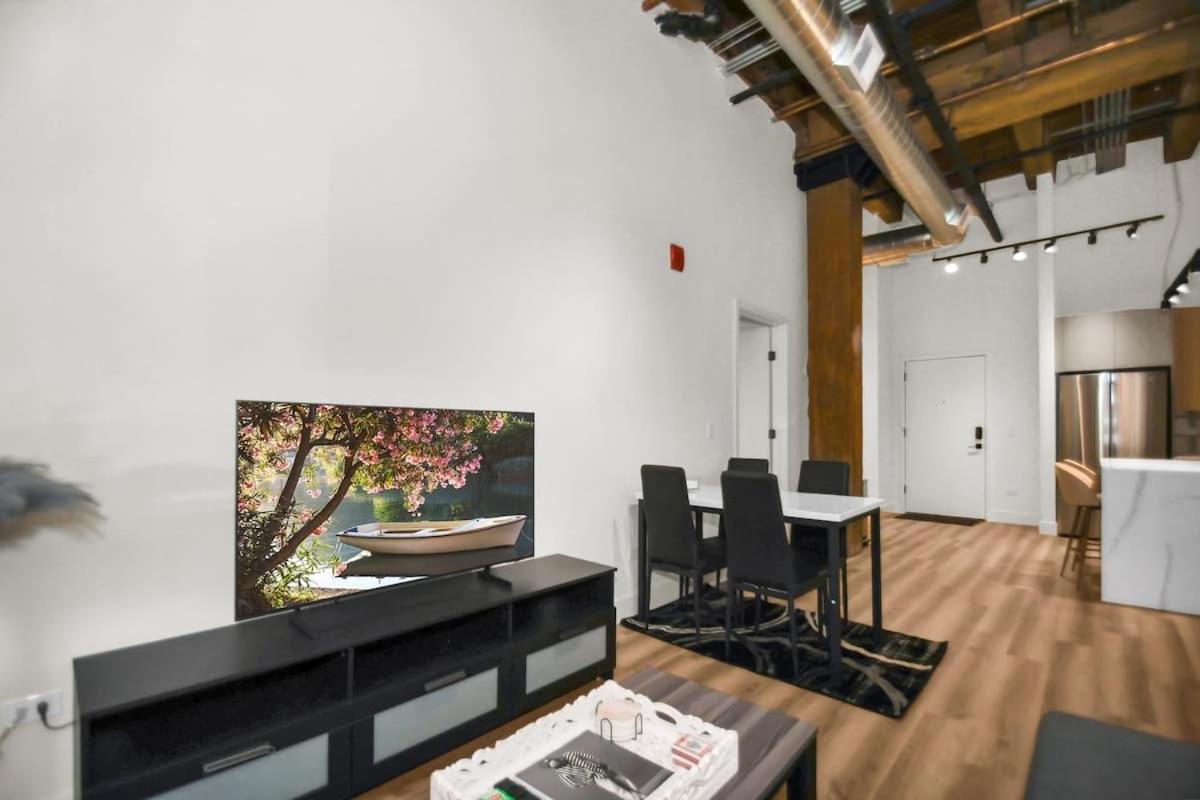 River North Rooftop With In And Out Parking 3 Chicago