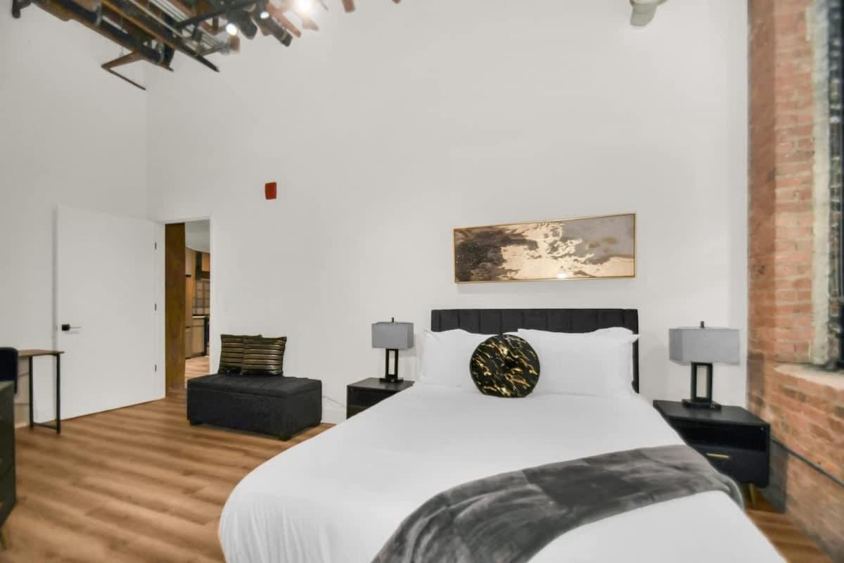 River North Rooftop With In And Out Parking 3 * Chicago