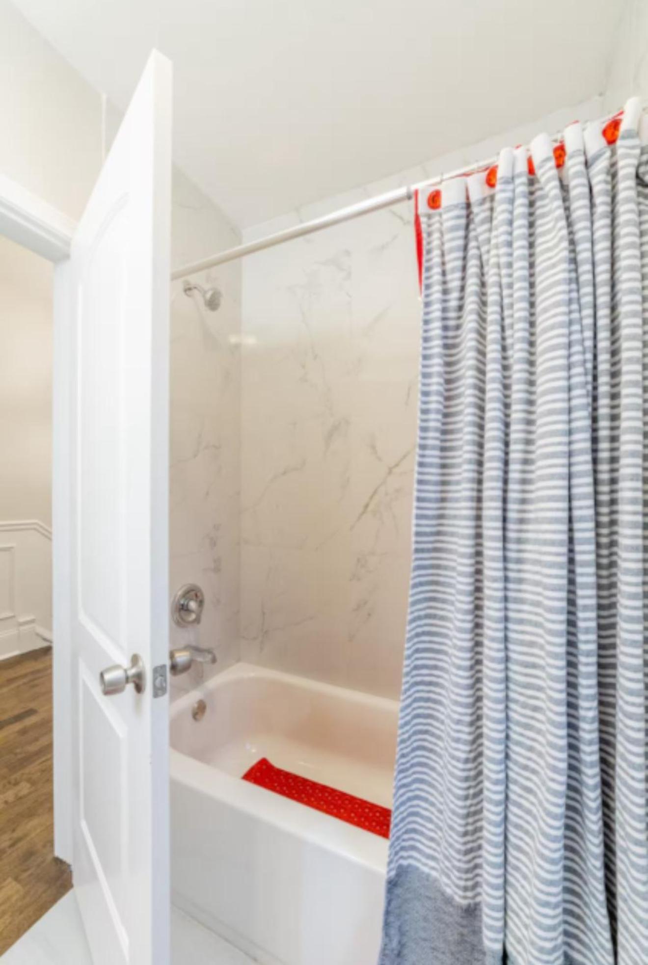 Bronzeville 42 Art & Hospitality *