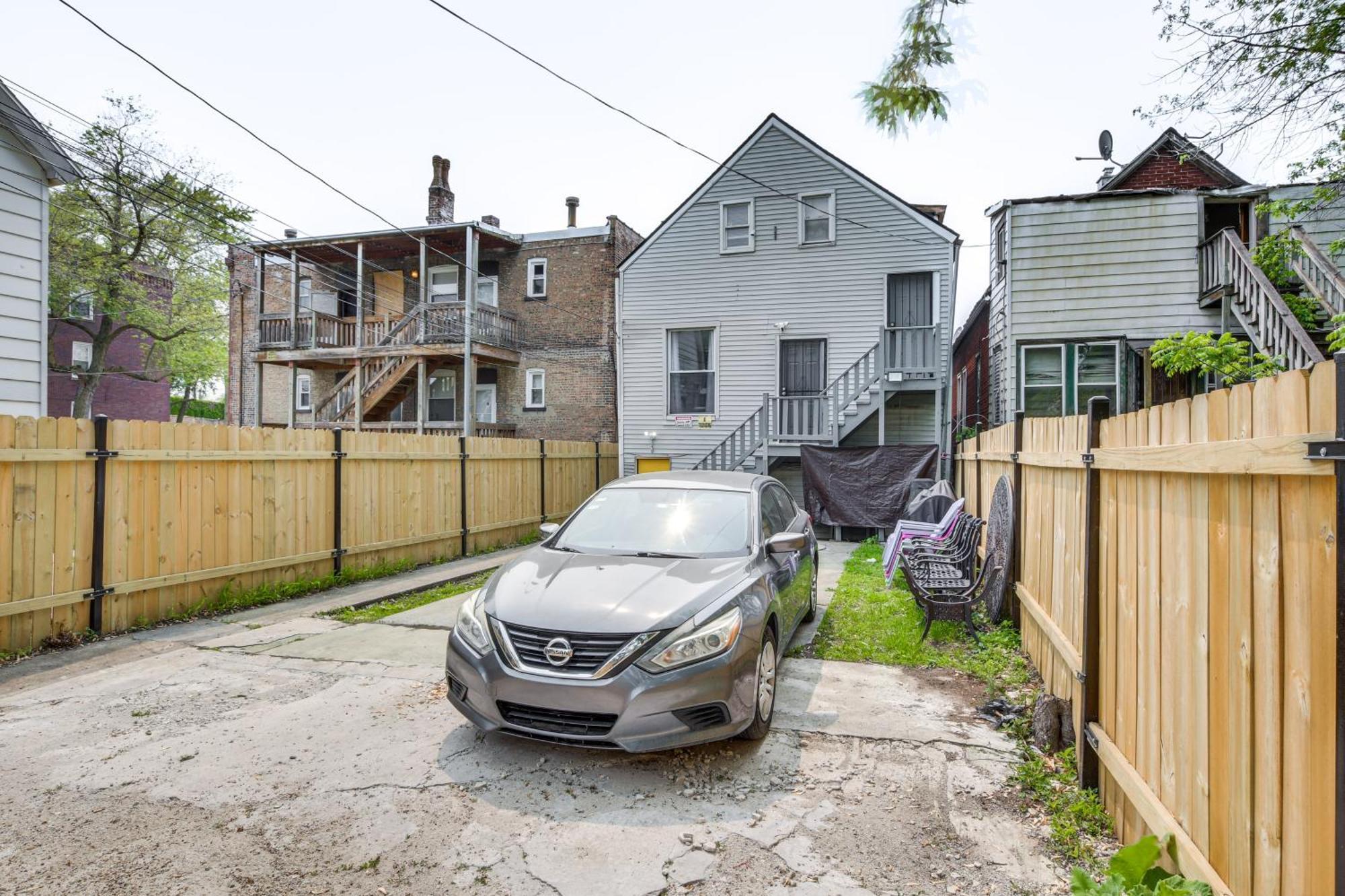 Less Than 2 Mi To Uchicago Pet-friendly Getaway With Yard Apartment Chicago