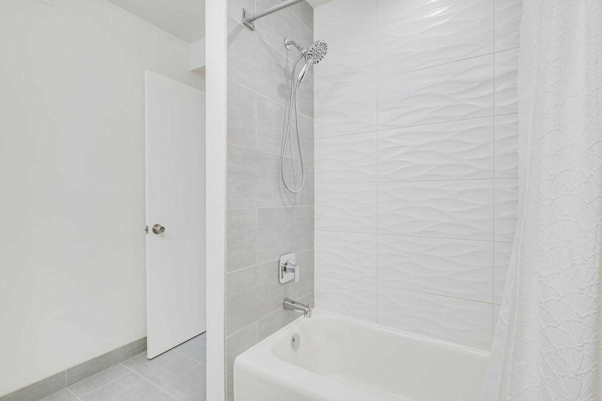 Apartment Steps To Shops And Eats In Portage Park!