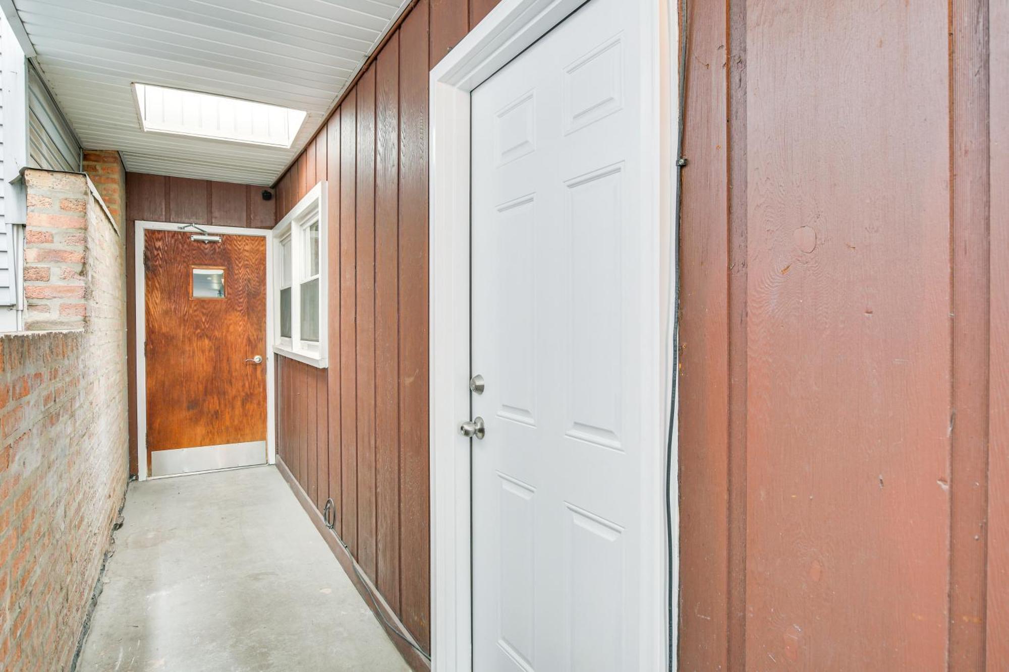 Steps To Shops And Eats In Portage Park! Apartment *