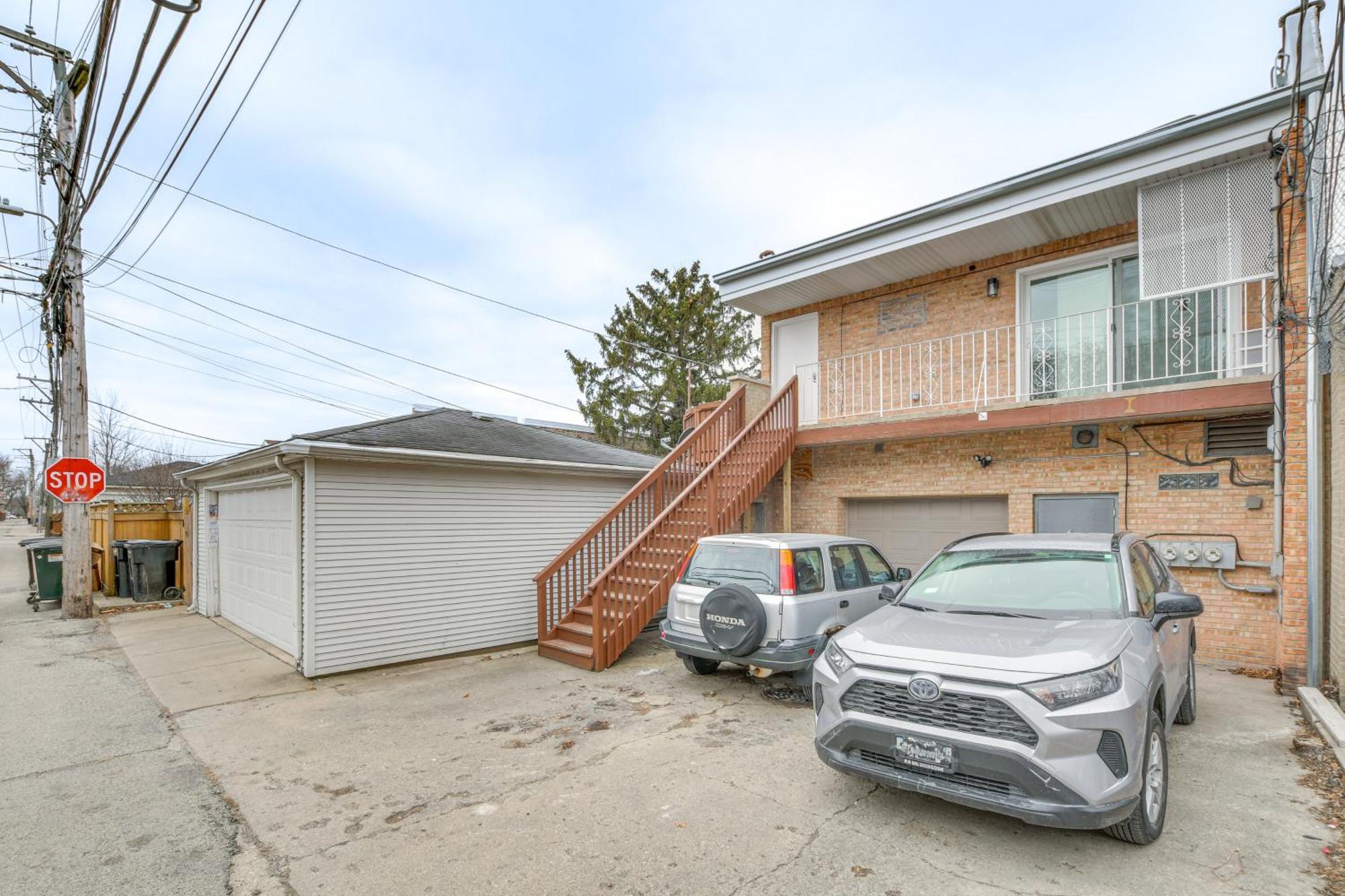 Apartment Steps To Shops And Eats In Portage Park! *