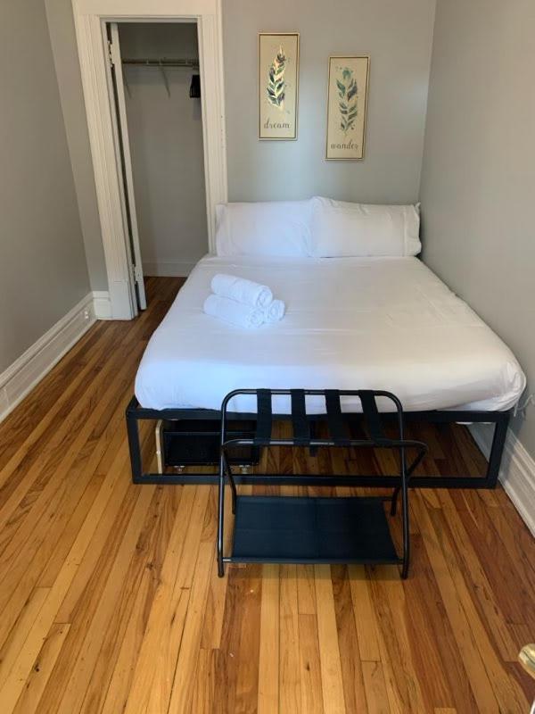 South Loop 3 Bedroom Apartment *