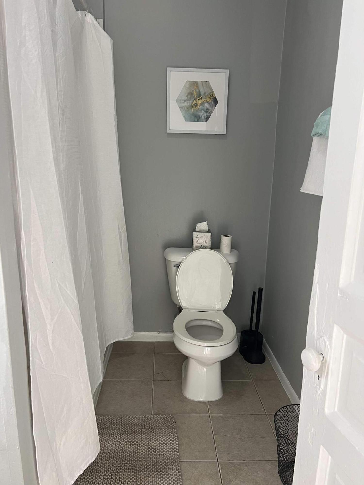 South Loop 3 Bedroom Apartment *