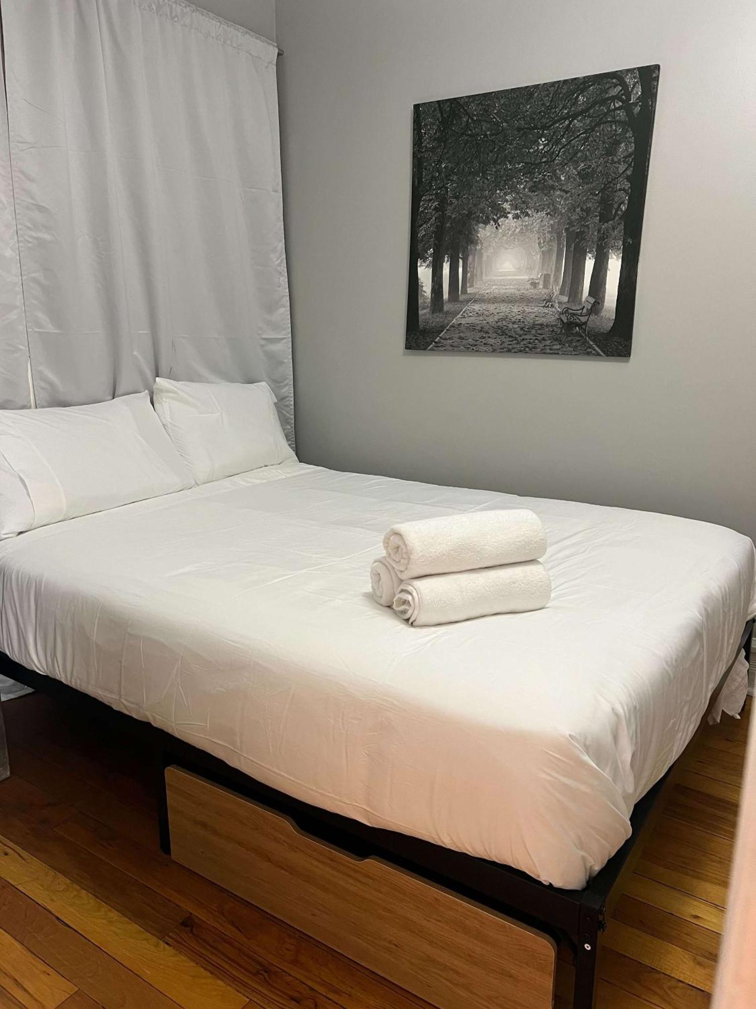 South Loop 3 Bedroom Apartment *